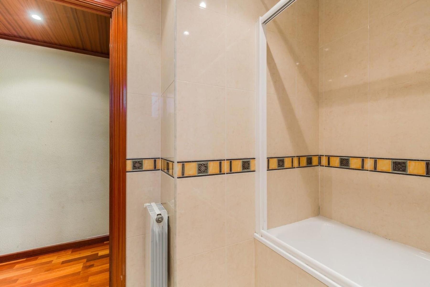 Apartment Fuer 5 Personen Ca 75 Qm In Barcelona-sants-montjuic, Costa Brava Costa Del Maresme Barcelona