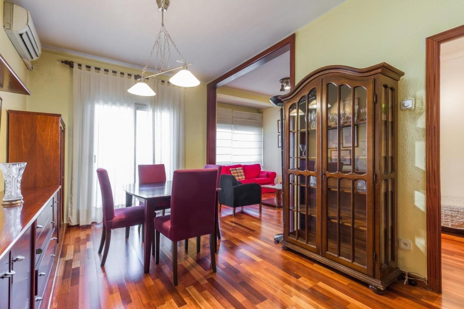 Apartment Fuer 5 Personen Ca 75 Qm In Barcelona-sants-montjuic, Costa Brava Costa Del Maresme Barcelona