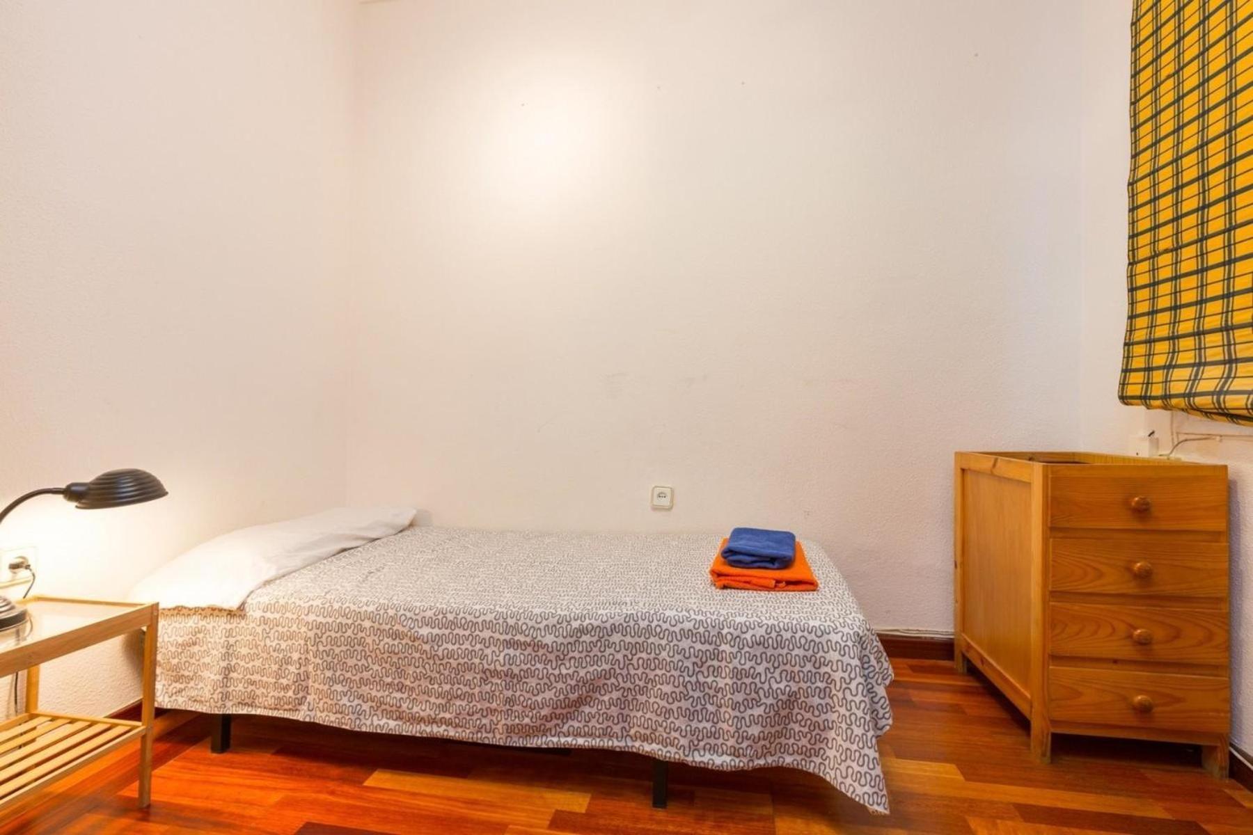 Apartment Fuer 5 Personen Ca 75 Qm In Barcelona-sants-montjuic, Costa Brava Costa Del Maresme
